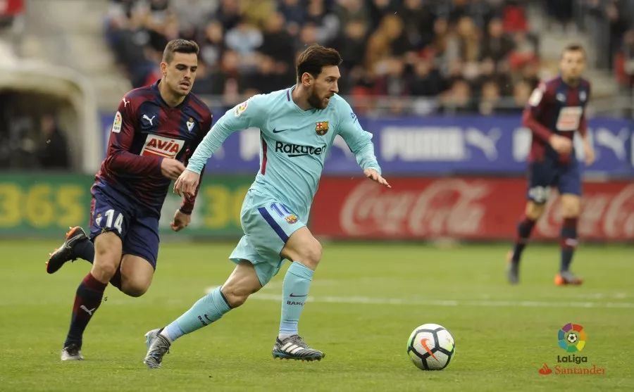 从右后卫到 从右后卫到